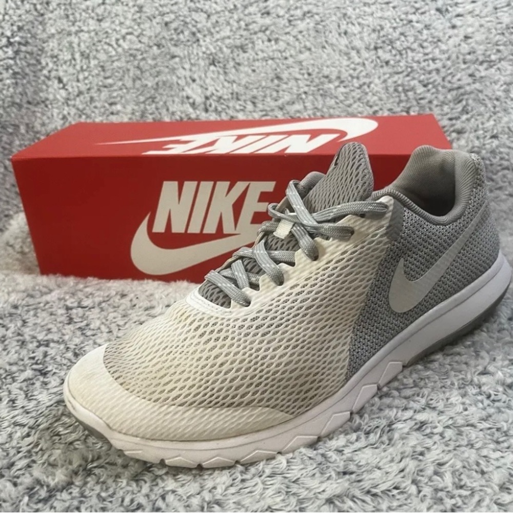 Nike Flex Experience RN 5 Womens Size 10 White Gray Running Shoes.